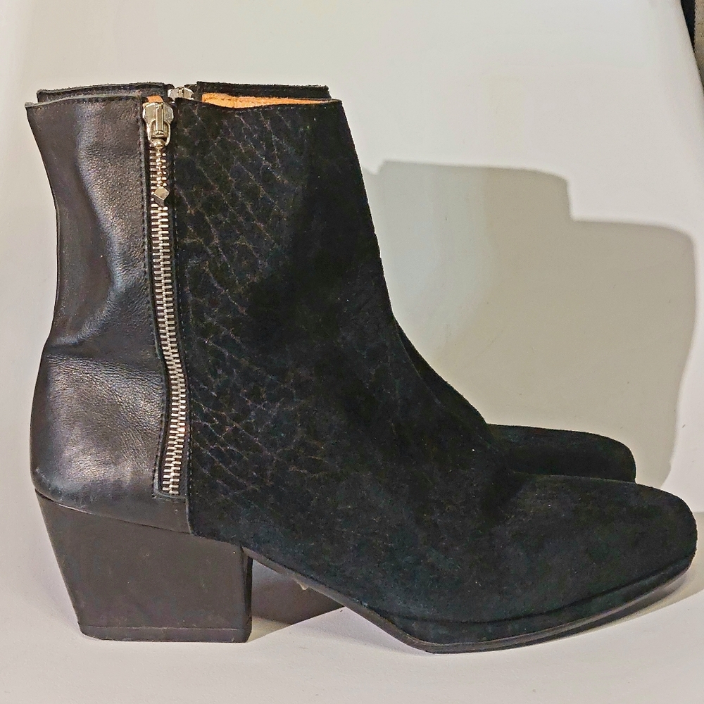 New Kid black suede & leather Cuban heel ankle boot, EU41, EUC